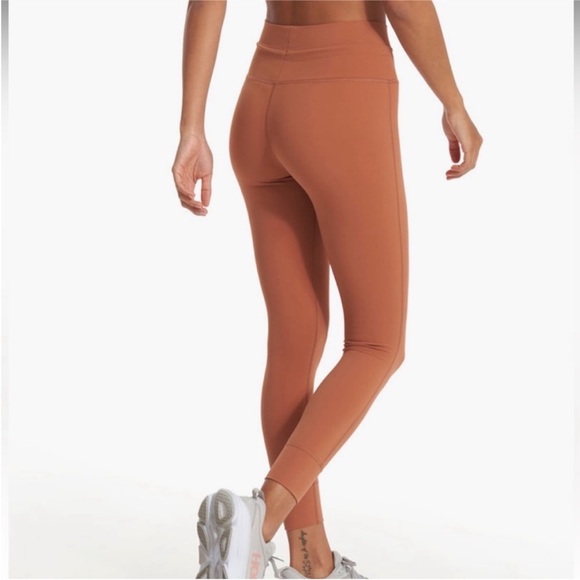 Vuori Women’s Daily Legging - Picture 3 of 9